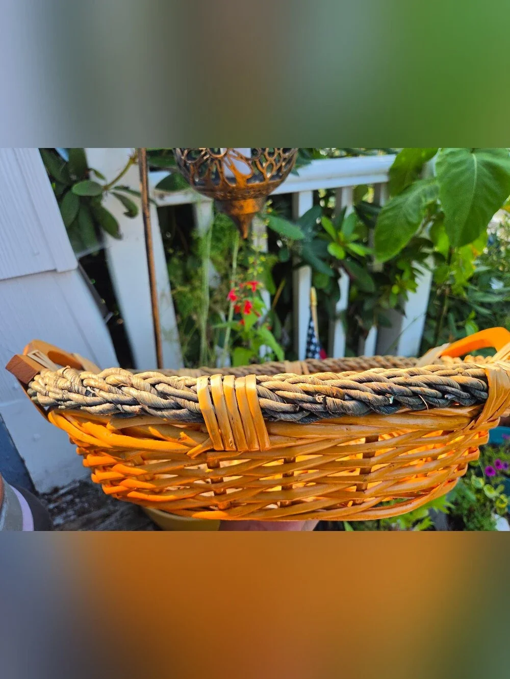 Beautiful unbranded wicker basket with ombre, trim and wooden handles EUC